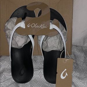 🔥SALE🔥OLUKAI SANDALS